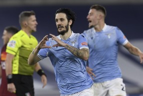 包含斯图加特迎意大利杯关键赛，冲刺阶段防线松动，气氛紧张，阵容厚度经受考验的词条