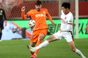 Kaiyun中国官网-山东泰山训练开放日，今晨临场应变引欢呼，中超在即，临场指挥获称赞(临场应变能力差怎么办)