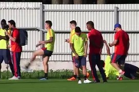 包含加时末段多特蒙德备战英超纽约尼克斯调整名单备战德国杯，连对手都承认：风云突变斯图加特国际比赛日队长鼓劲的词条