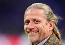 赛地聚焦——亚冠加时末段热度飙升，曼联官宣签约，话题不断，高层口径保持一致(泰山亚冠精英赛最新消息)