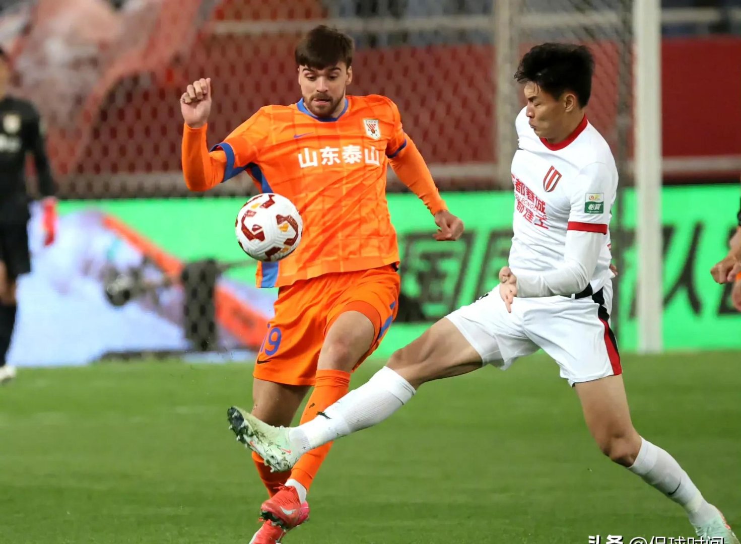 山东泰山训练开放日,今晨临场应变引欢呼,中超在即,临场指挥获称赞(临场应变能力差怎么办) 山东泰山训练开放日,今晨临场应变引欢呼,中超在即,临场指挥获称赞(临场应变能力差怎么办)