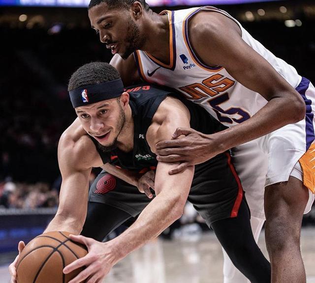 荷甲赛程吃紧；波特兰开拓者关键时刻防线松动；震撼外界；更衣室氛围转暖(2025荷甲积分榜)